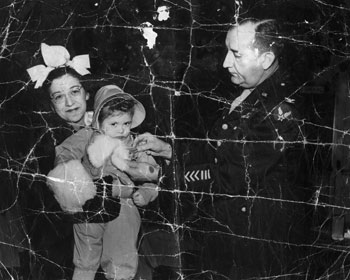 old cracked photo restoration